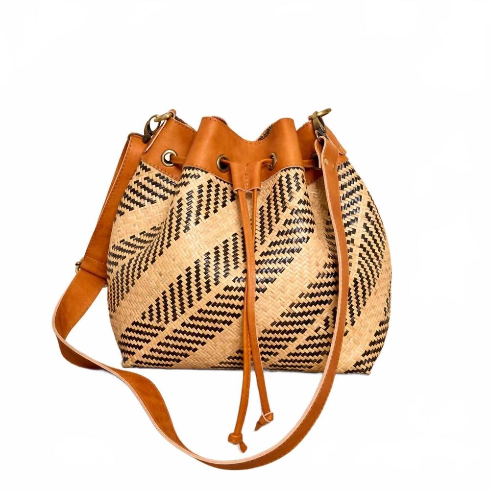 NEW THE WINDING ROAD women's rattan sling bag in brown